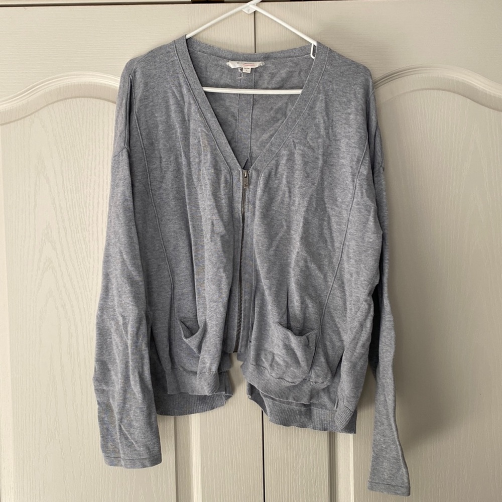 Two by Vince Camuto zip up cardigan sweater with open back